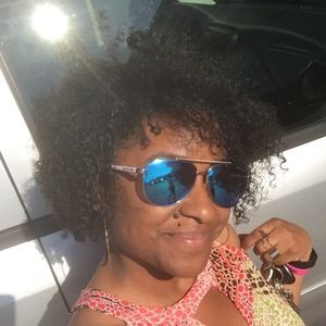 Meet your Posher, Monique